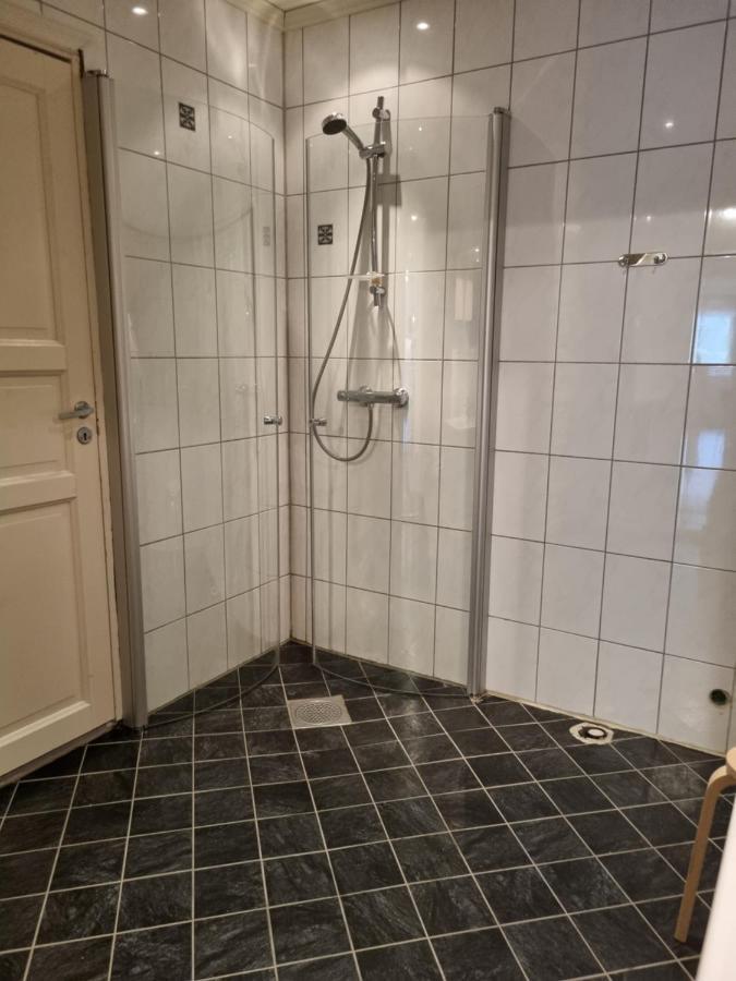 Stor Leilighet Med 4 Senger Sentralt I Forde Eksteriør billede